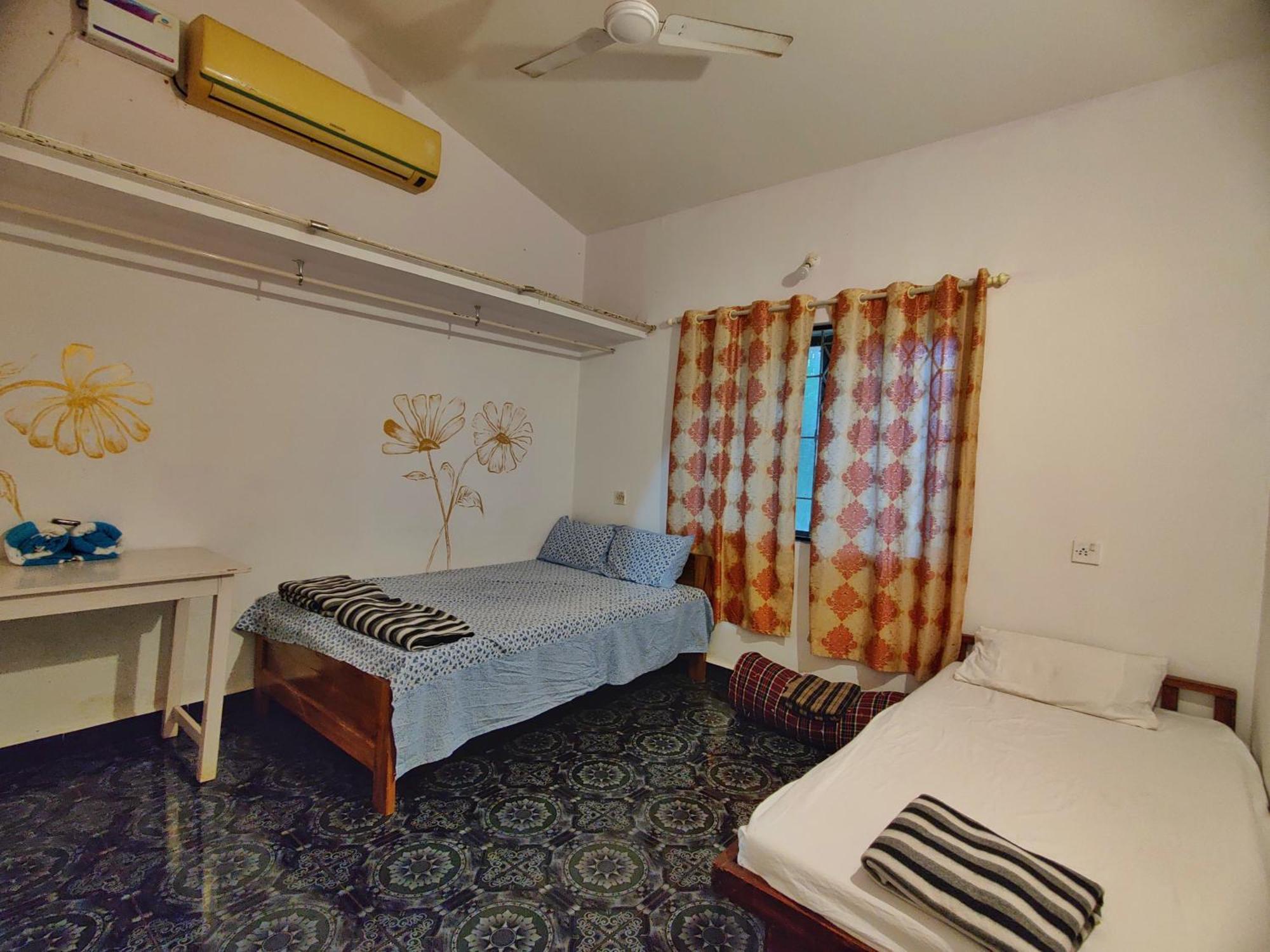 Coco Inn Goa Candolim Room photo